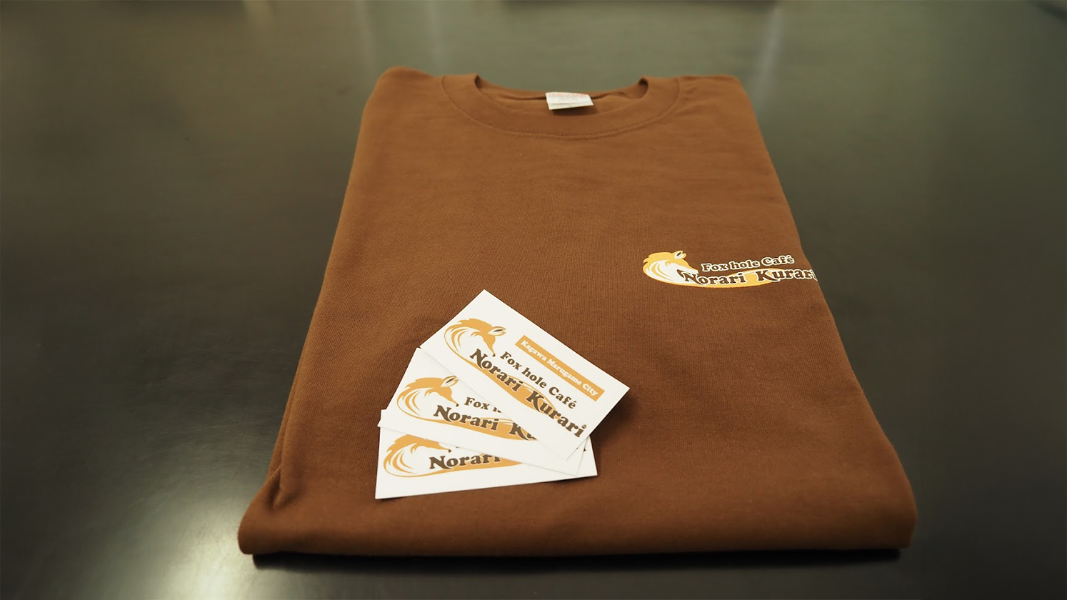 Tシャツとステッカー